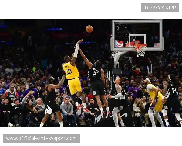 雄鹿詹姆斯关键表现触发高层评估:交易风暴再起,未来可期 雄鹿詹姆斯关键表现触发高层评估:交易风暴再起,未来可期